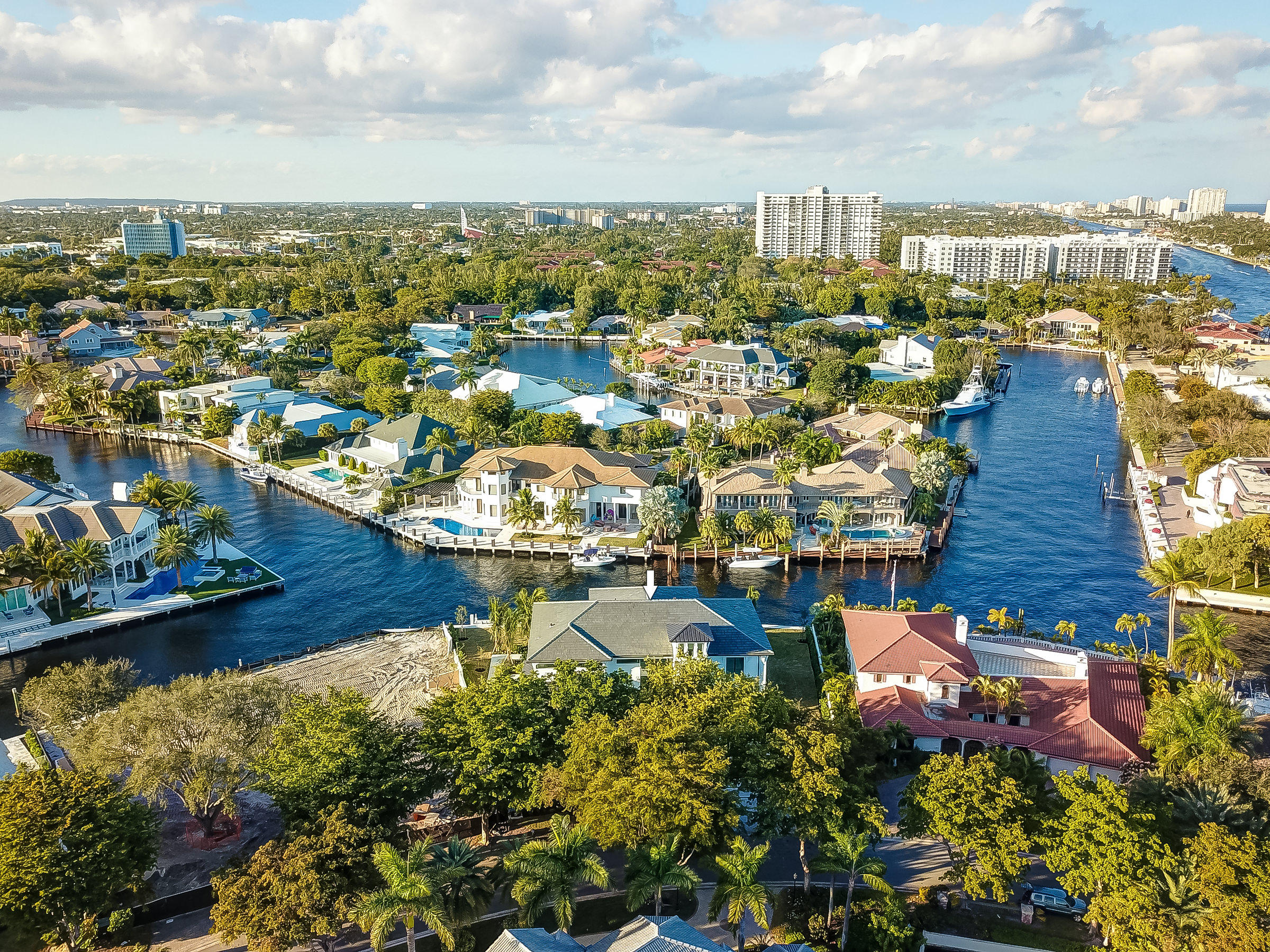 BAY COLONY SEC OF THE LAN - Residential