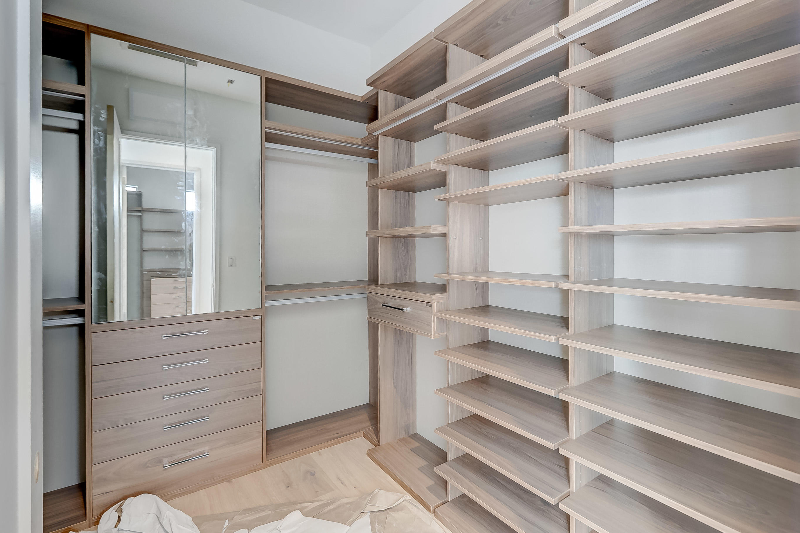 BAY COLONY SEC OF THE LAN - Residential