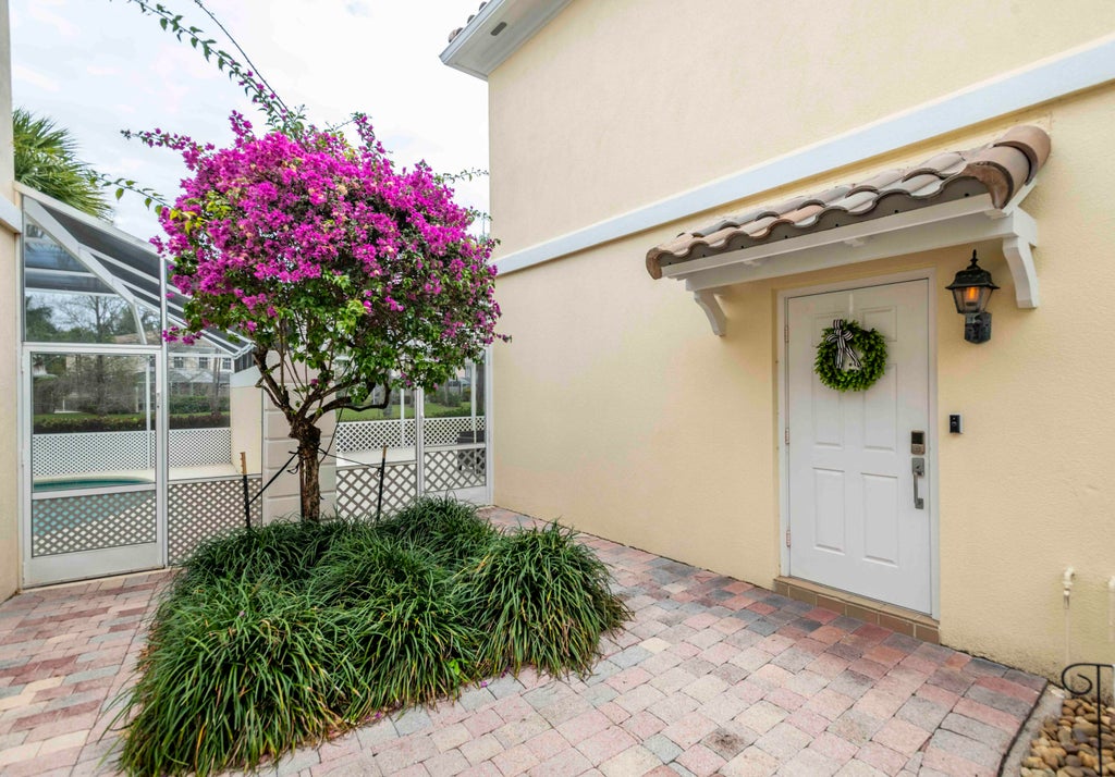 Photo of 154 Santa Barbara Way, Palm Beach Gardens, FL 33410 (MLS # B26021045)
