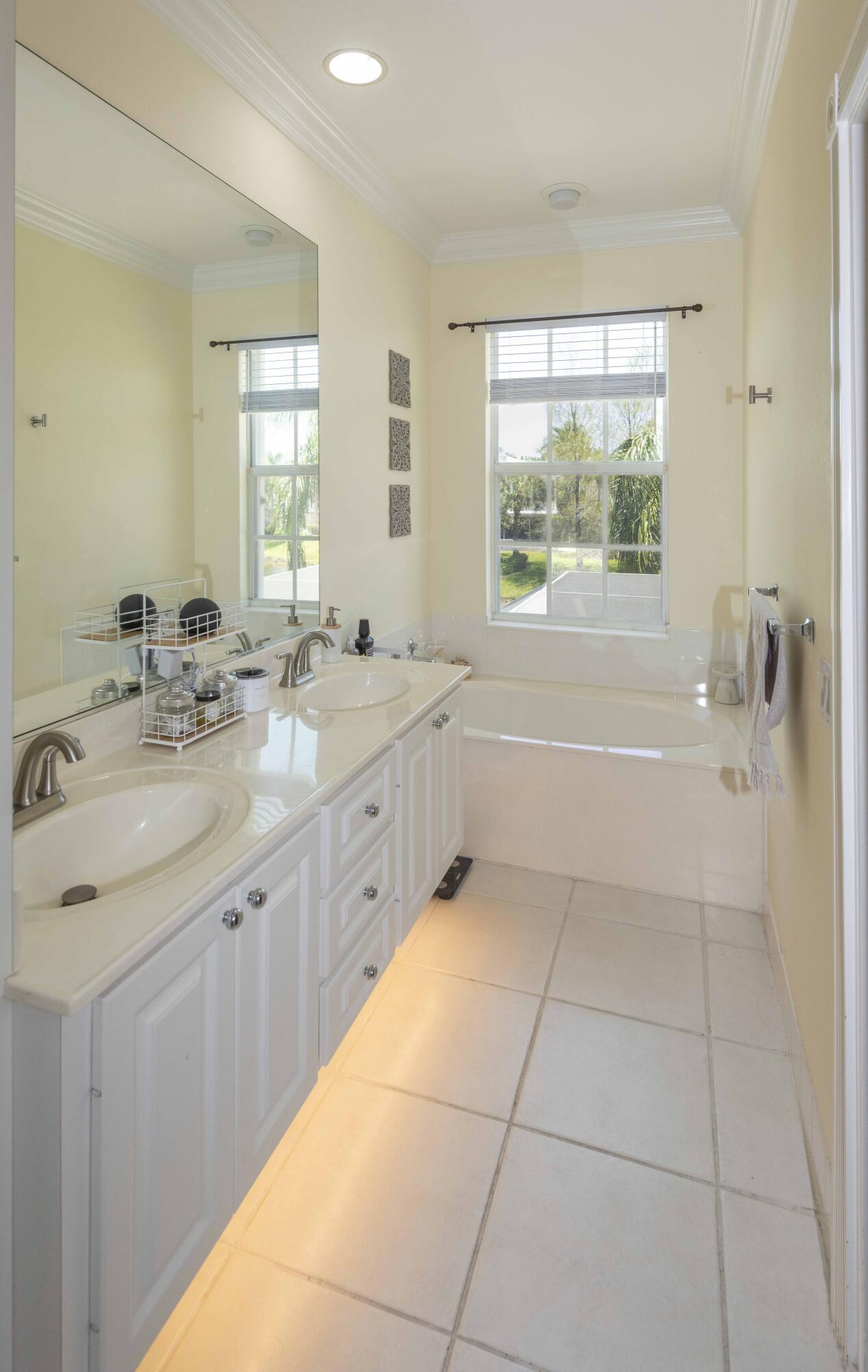 CATALINA LAKES - Residential