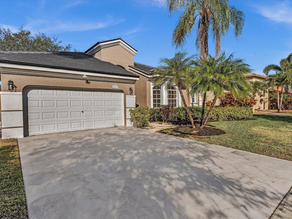 Photo of 6419 Stonehurst Circle, Lake Worth, FL 33467 (MLS # R11164416)