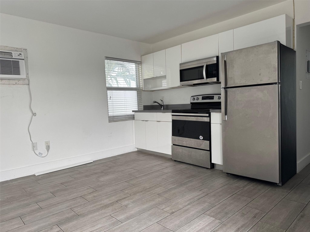 ALTOS DEL MAR NO 3 - Residential Lease