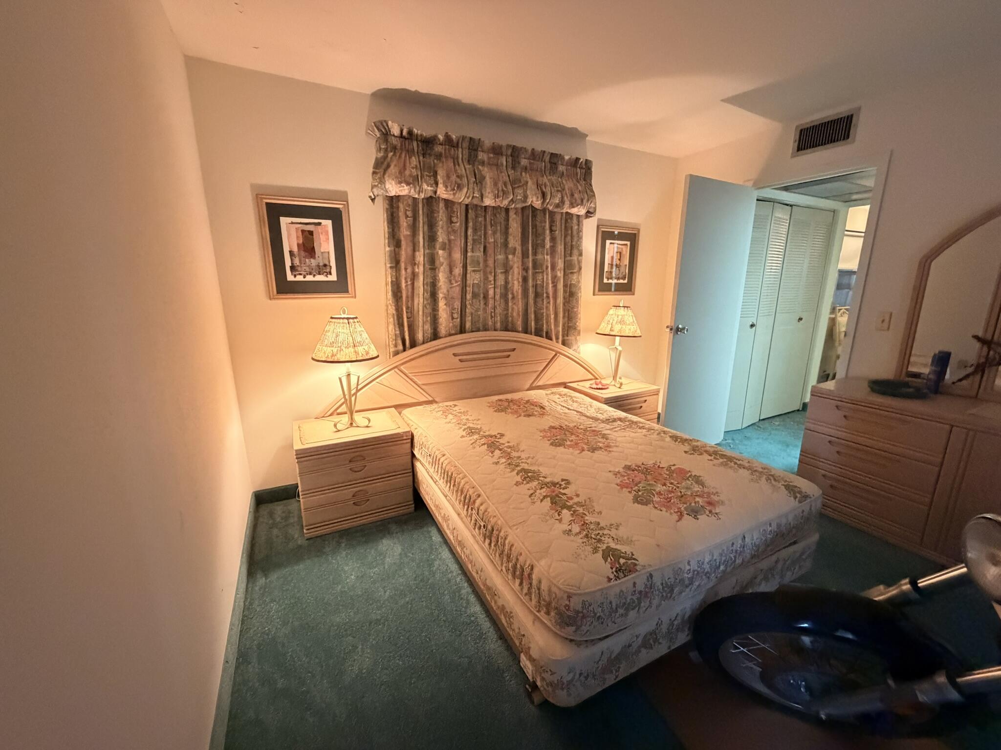 KINGS POINT VALENCIA CONDOS - Residential