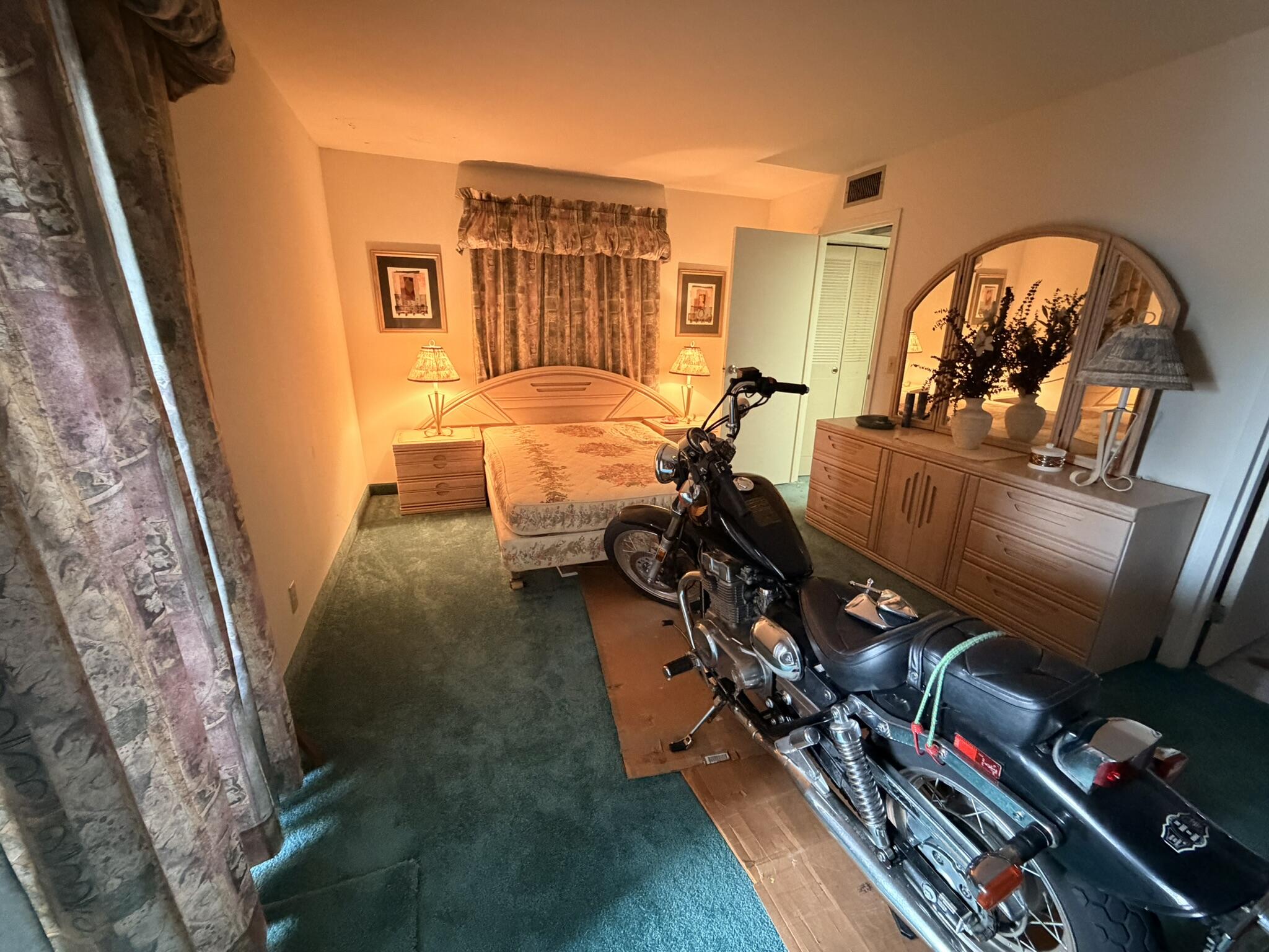 KINGS POINT VALENCIA CONDOS - Residential