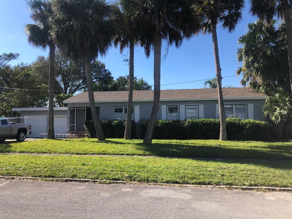 Photo of 1102 S 8th Street, Fort Pierce, FL 34950 (MLS # R10686487)