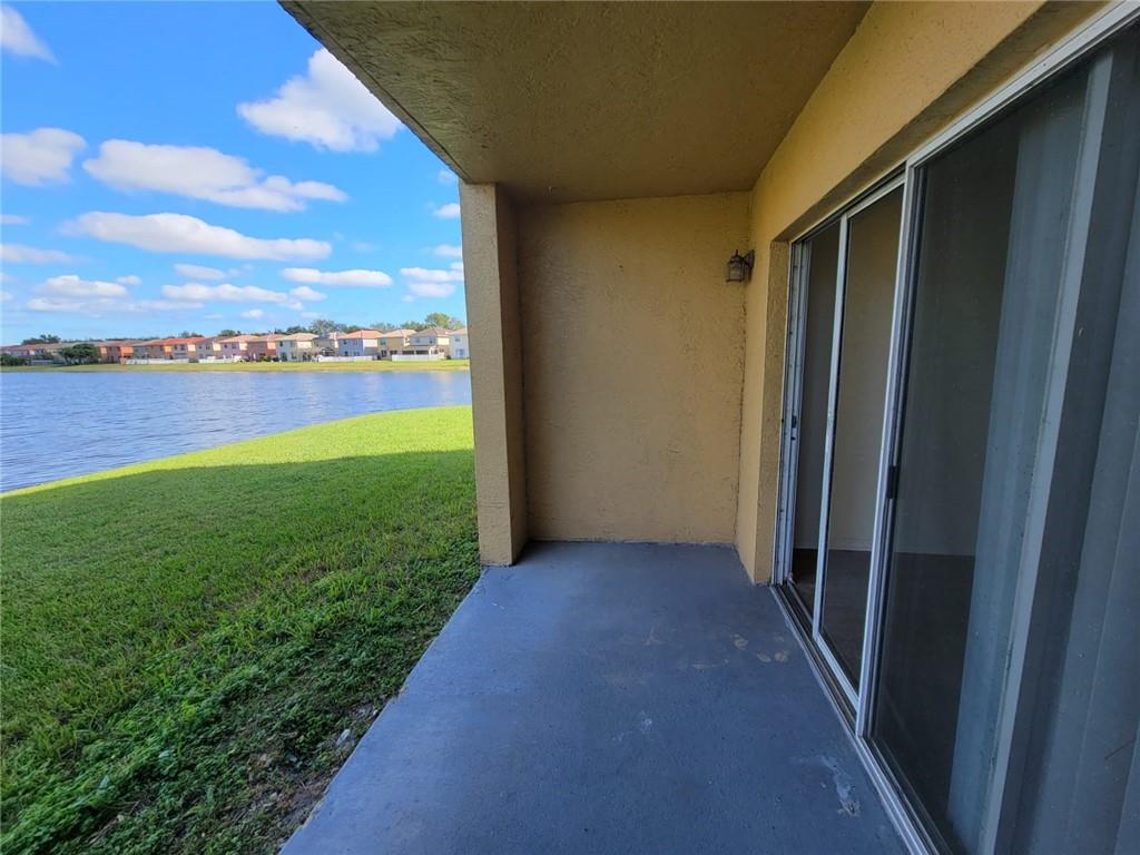 EMERALD ISLE AT LAGUNA - Residential