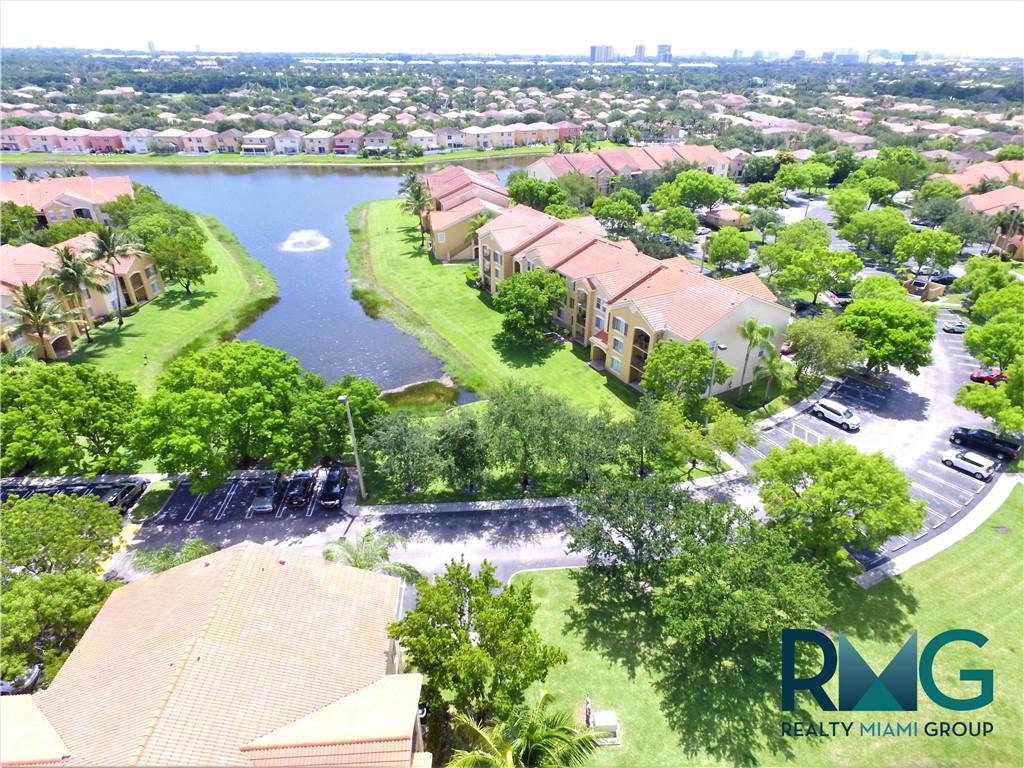 EMERALD ISLE AT LAGUNA - Residential