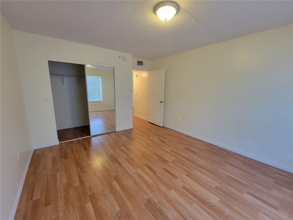EMERALD ISLE AT LAGUNA - Residential