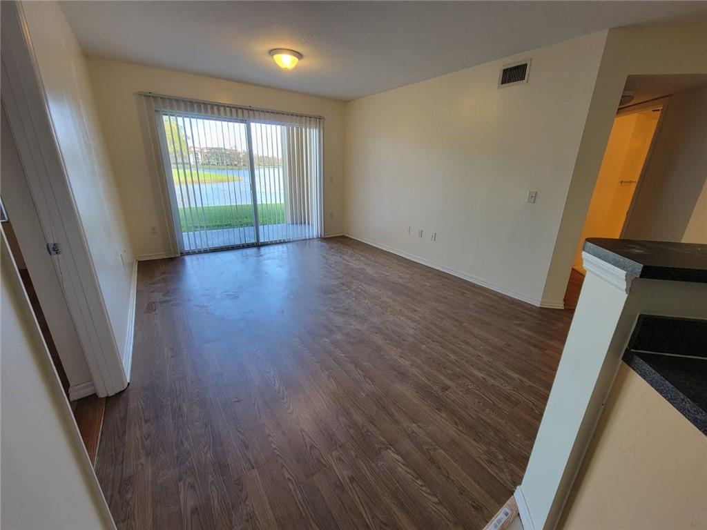 EMERALD ISLE AT LAGUNA - Residential