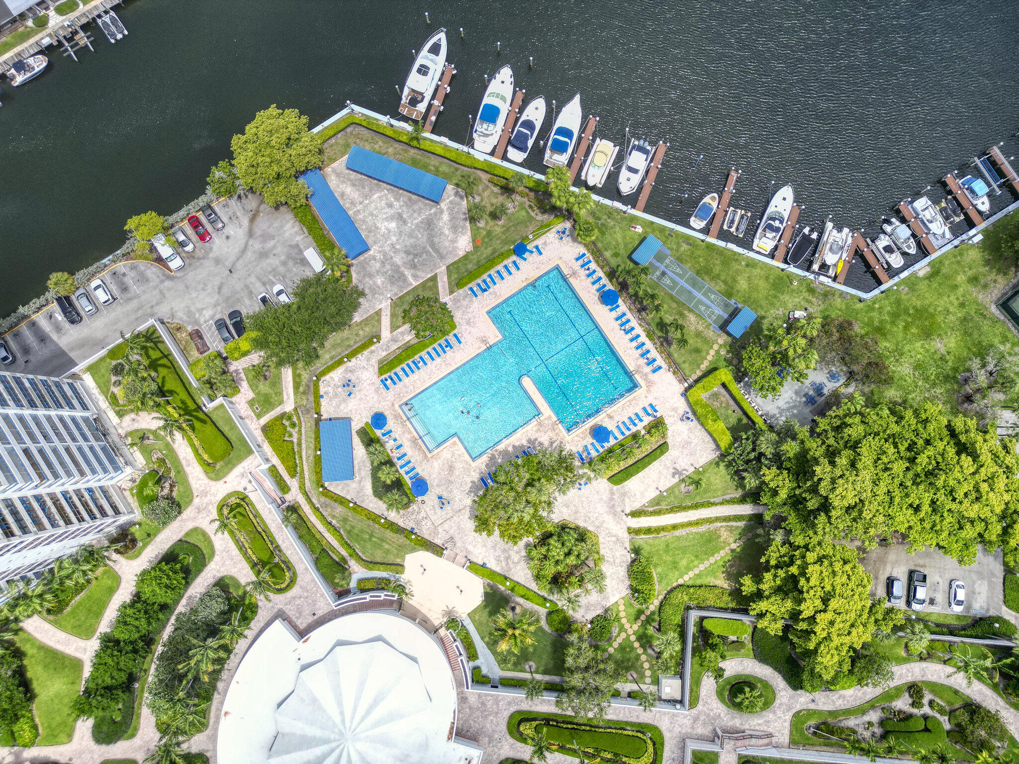 OLYMPUS CONDO PHASE - Residential