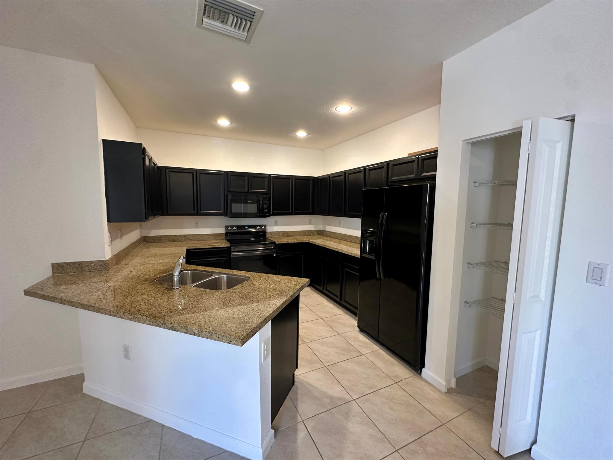 SUMMERVILLE SUB - Residential Lease