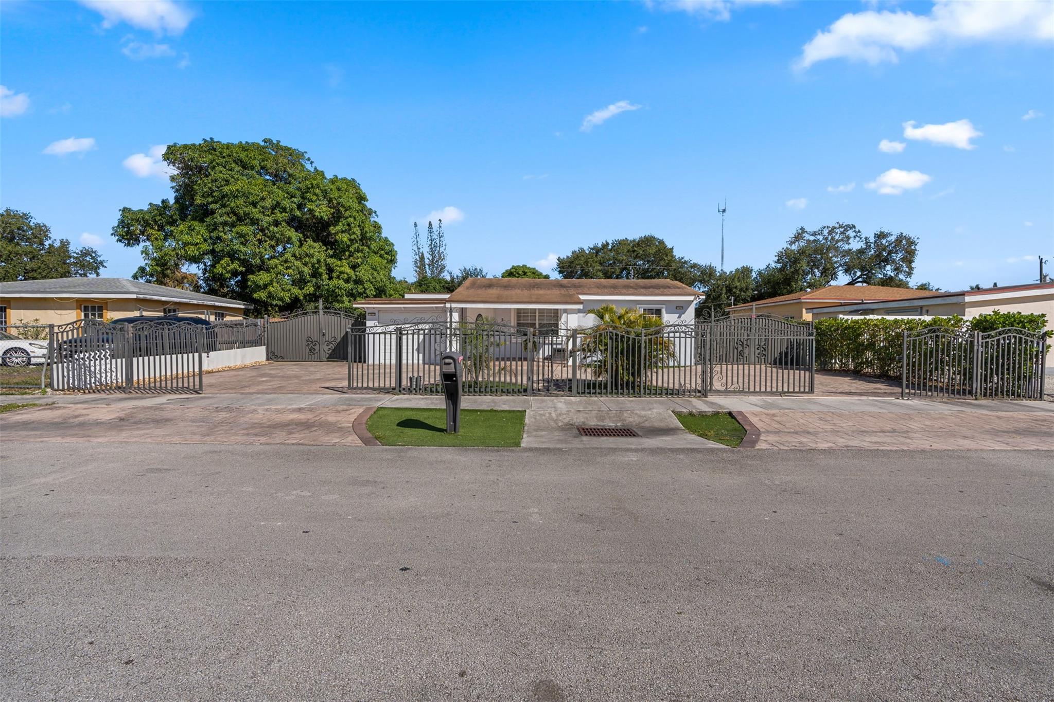 MIAMI GARDENS ESTATES SEC - Residential