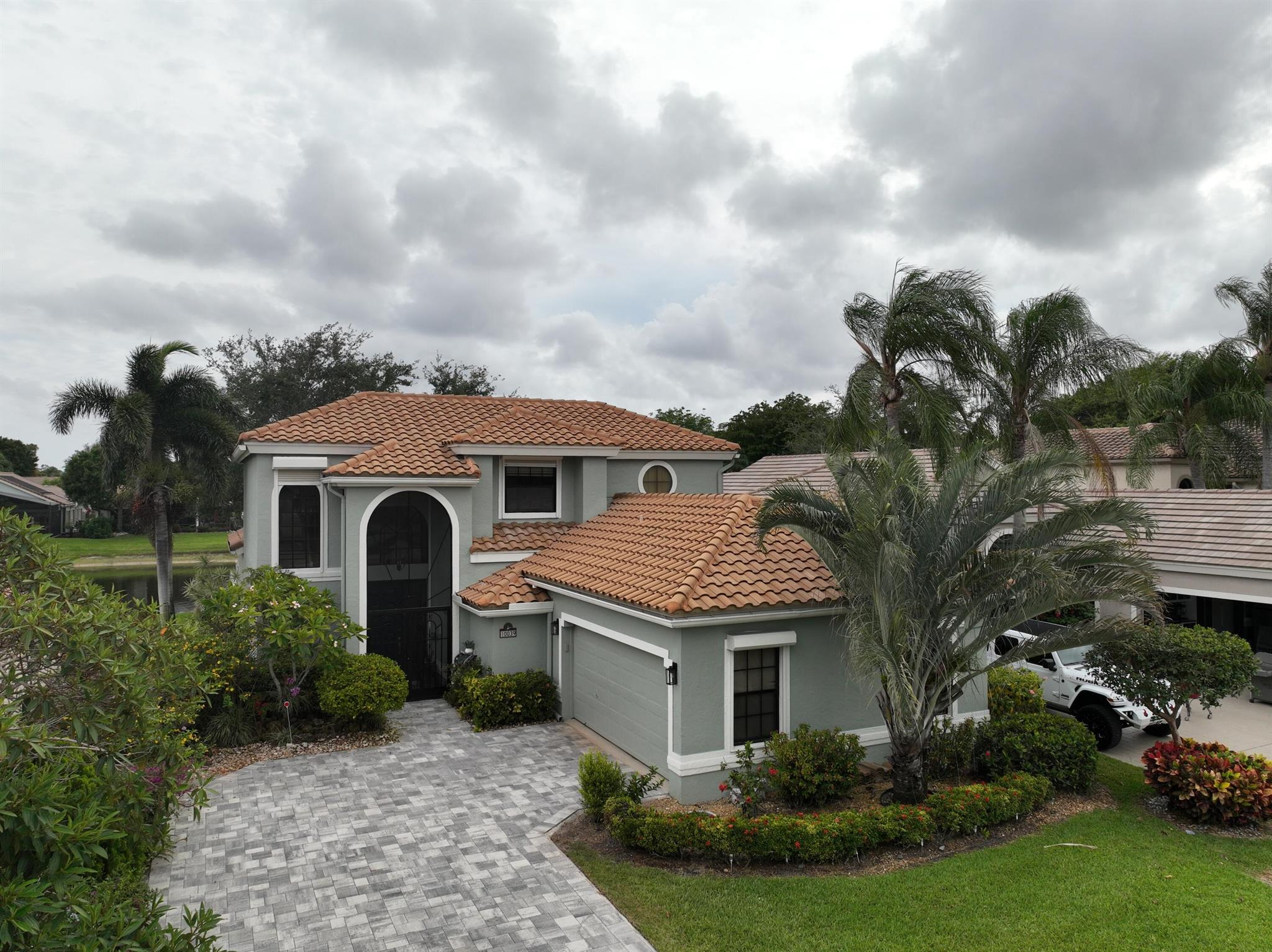 10039 Lexington Circle N