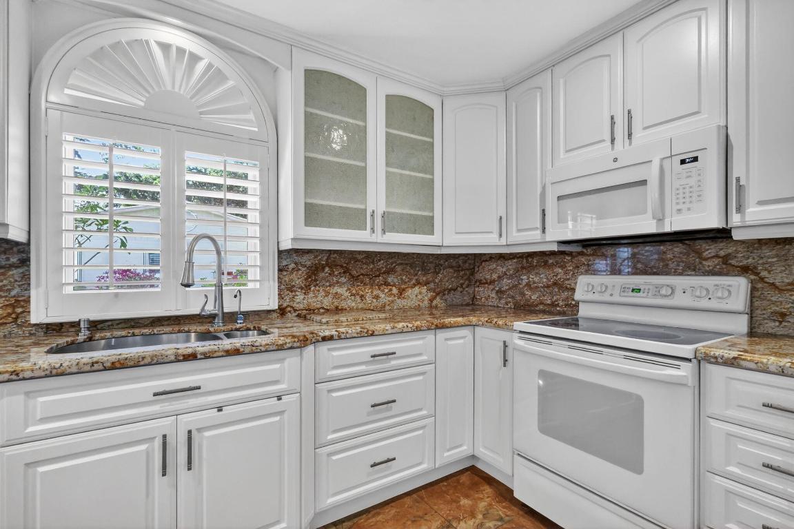 DELRAY VILLAS 1 - Residential