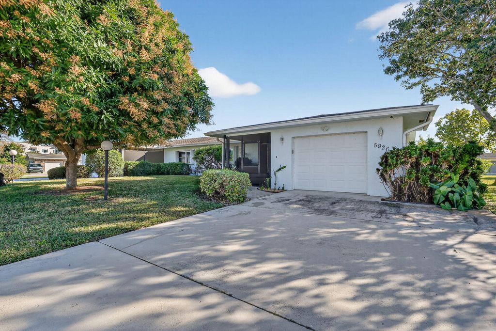 Photo of 5926 Los Alamos Lane, Delray Beach, FL 33484 (MLS # R11150821)