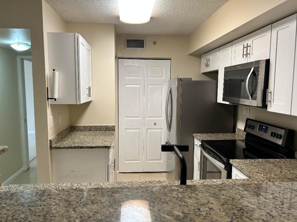 ST ANDREWS AT BOYNTON BEACH CONDO - Residential Lease