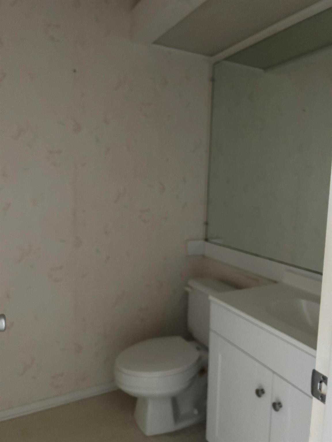 VISTA ST LUCIE BUILDINGS - Residential Lease
