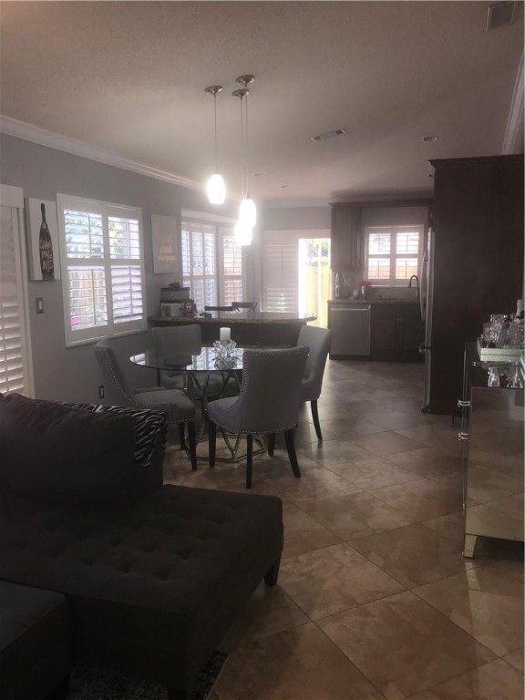 La Margarita 147-48 B - Residential