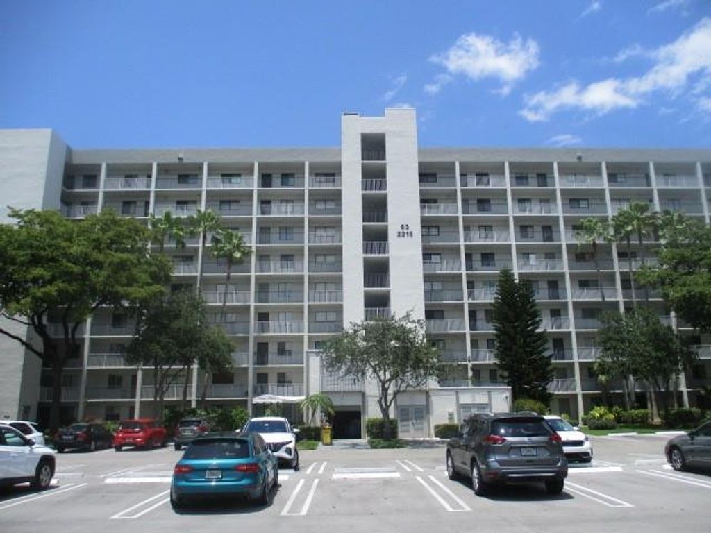Photo of 2215 Cypress Island Drive #608, Pompano Beach, FL 33069 (MLS # F10437027)