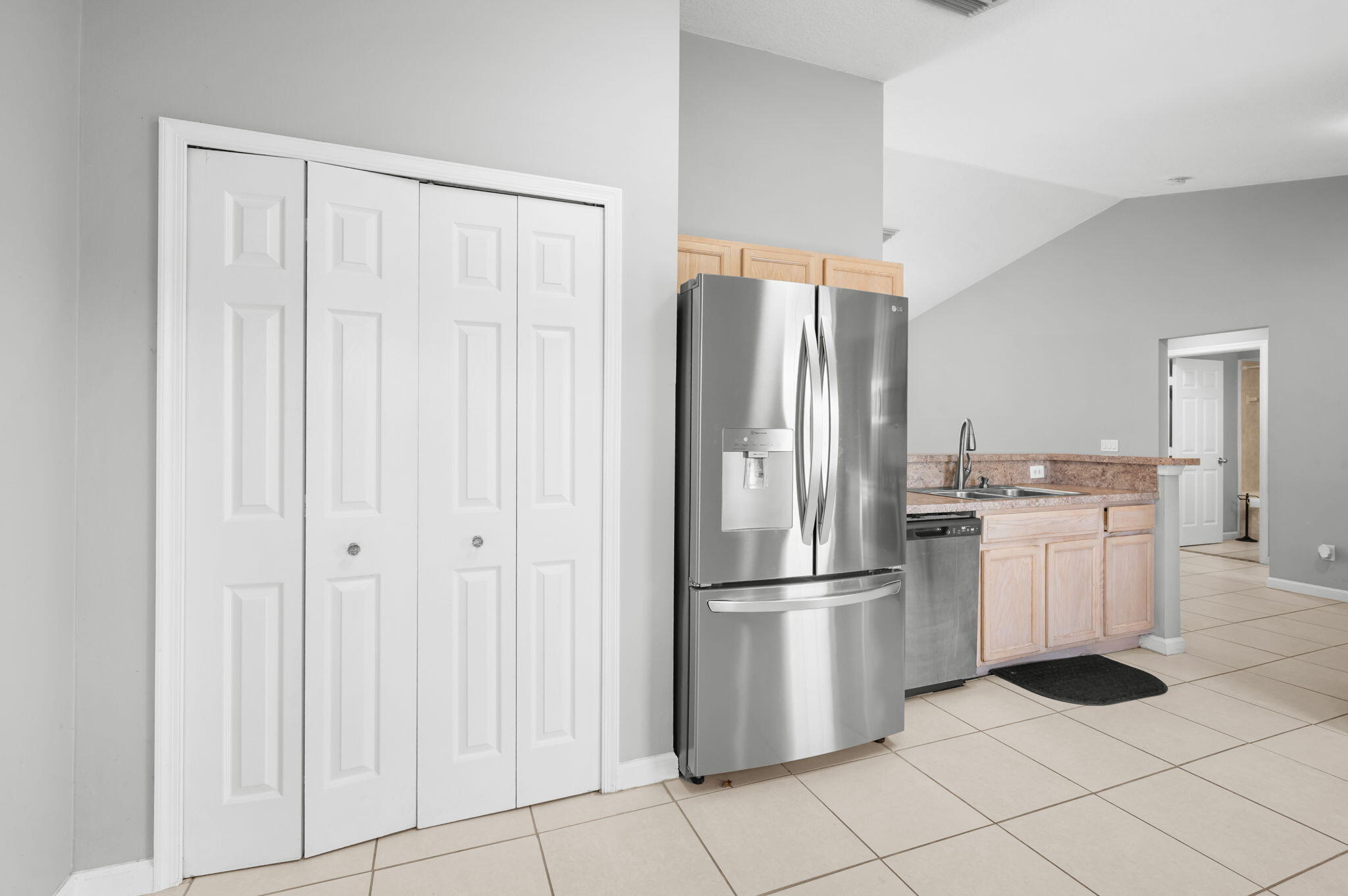 PORT ST LUCIE SECTION 4 - Residential Lease