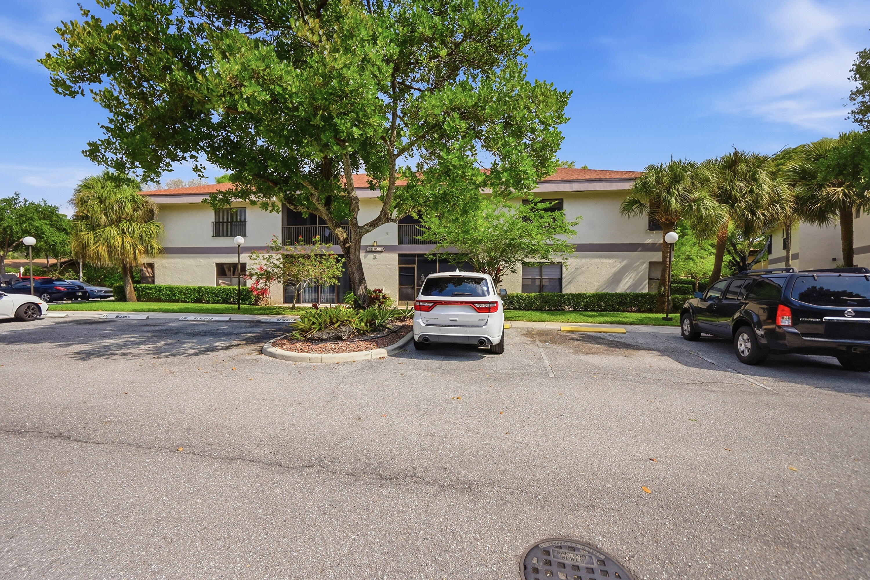 APPLEWOOD VILLAGE III-A CONDO - Residential