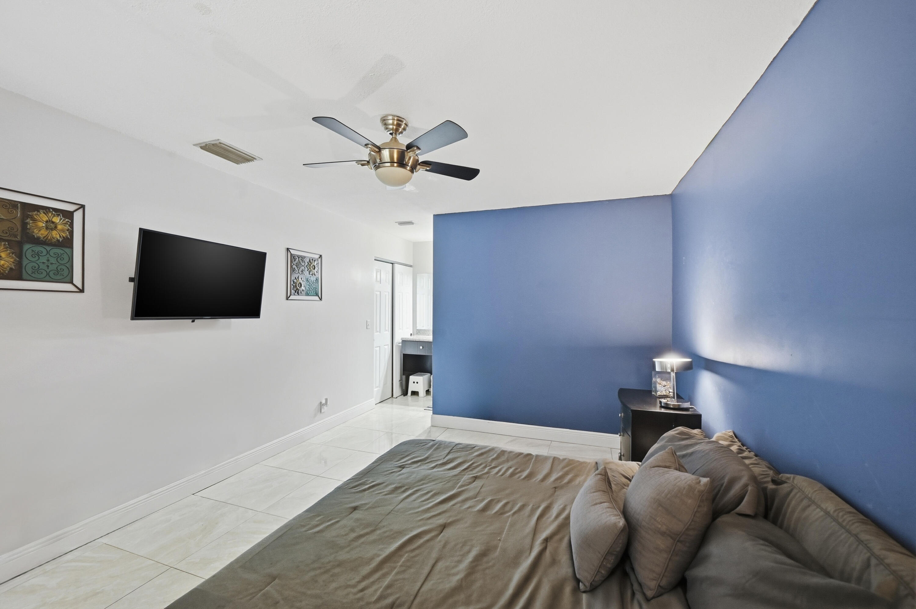 APPLEWOOD VILLAGE III-A CONDO - Residential