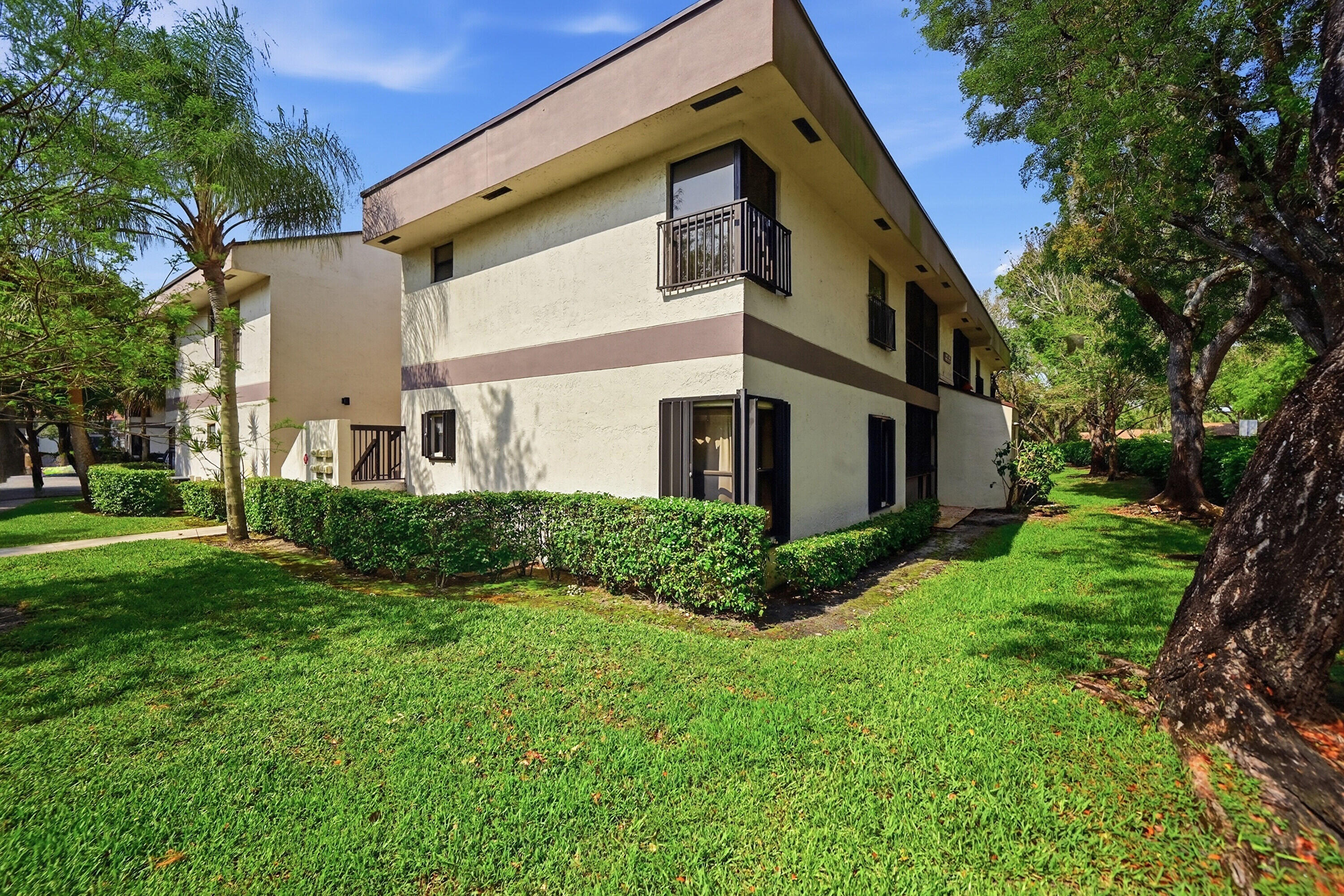 APPLEWOOD VILLAGE III-A CONDO - Residential