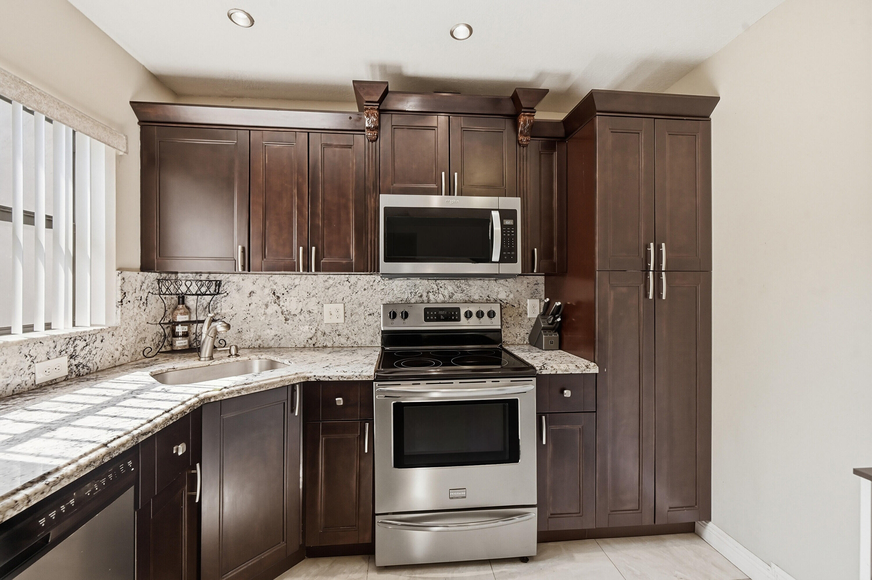 APPLEWOOD VILLAGE III-A CONDO - Residential