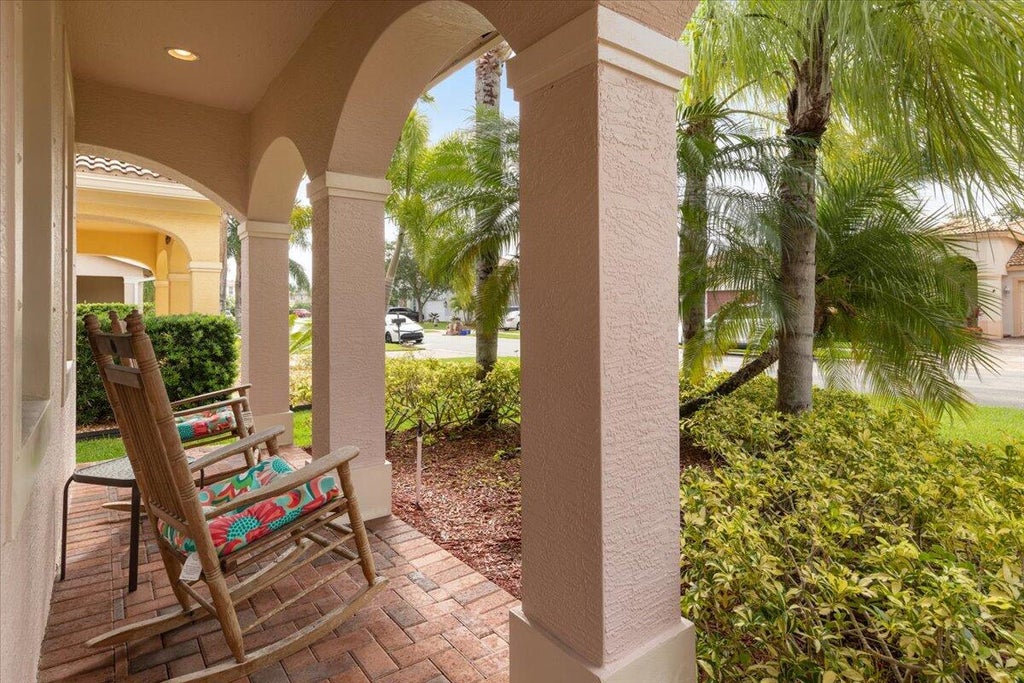 Photo of 933 SE Fleming Way, Stuart, FL 34997 (MLS # R10997480)