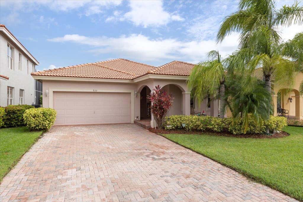 Photo of 933 SE Fleming Way, Stuart, FL 34997 (MLS # R10997480)