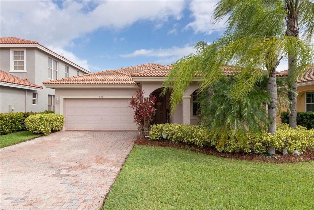 Photo of 933 SE Fleming Way, Stuart, FL 34997 (MLS # R10997480)