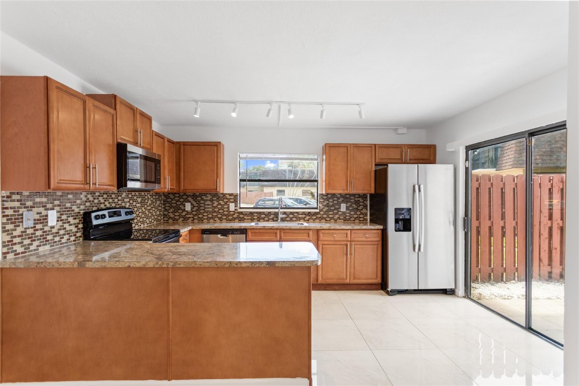 VILLAS AT WOODLAND GREENS - Residential