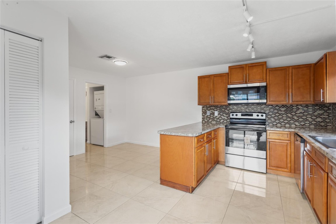 VILLAS AT WOODLAND GREENS - Residential