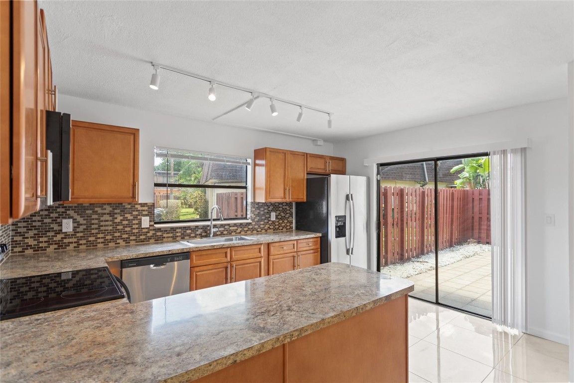 VILLAS AT WOODLAND GREENS - Residential