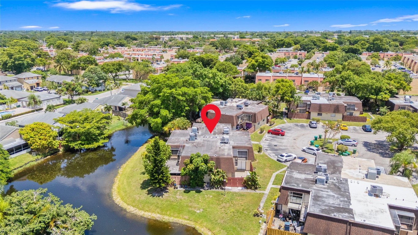 VILLAS AT WOODLAND GREENS - Residential