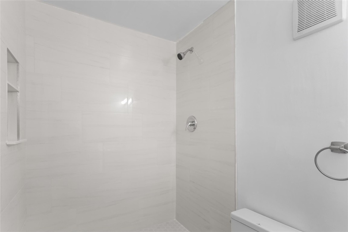 VILLAS AT WOODLAND GREENS - Residential