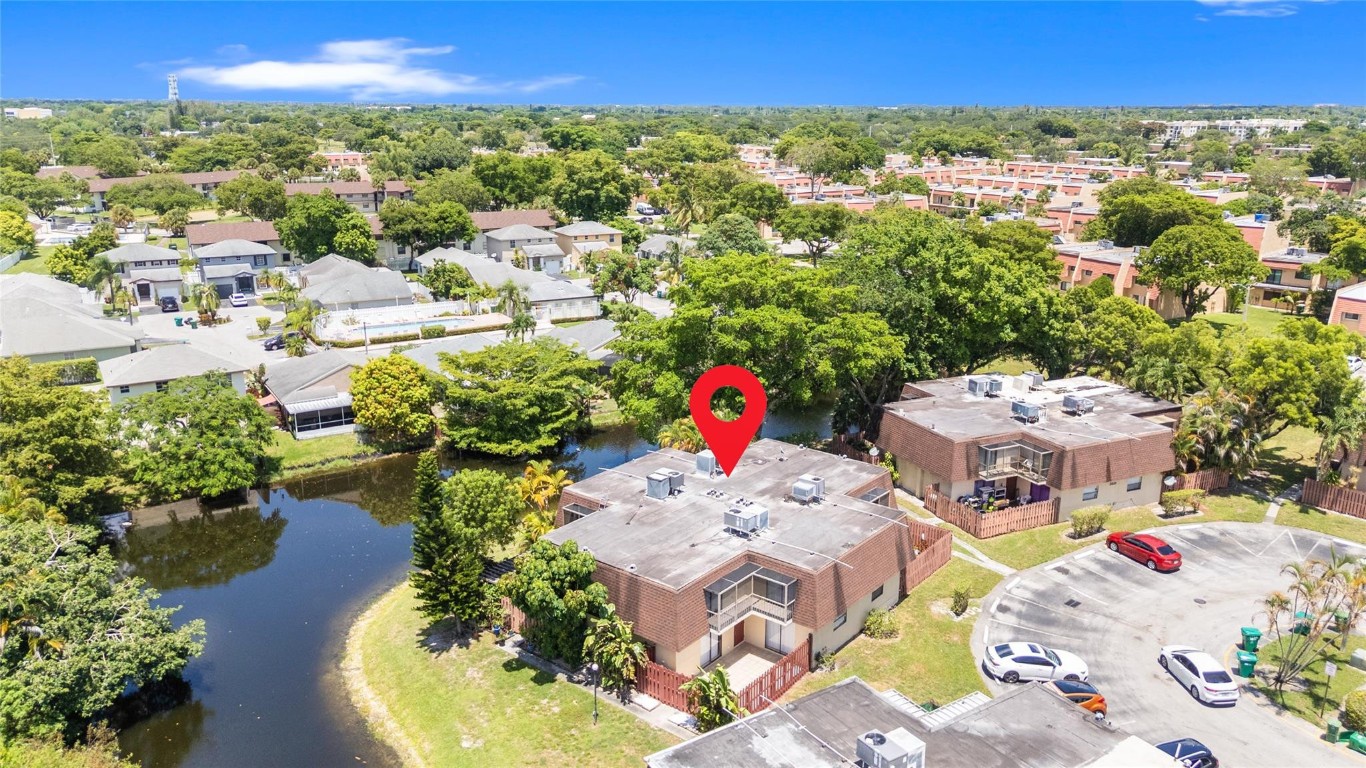 VILLAS AT WOODLAND GREENS - Residential