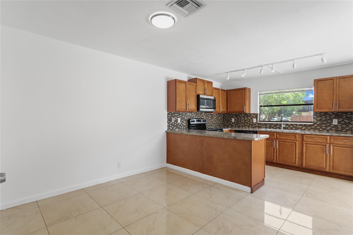 VILLAS AT WOODLAND GREENS - Residential