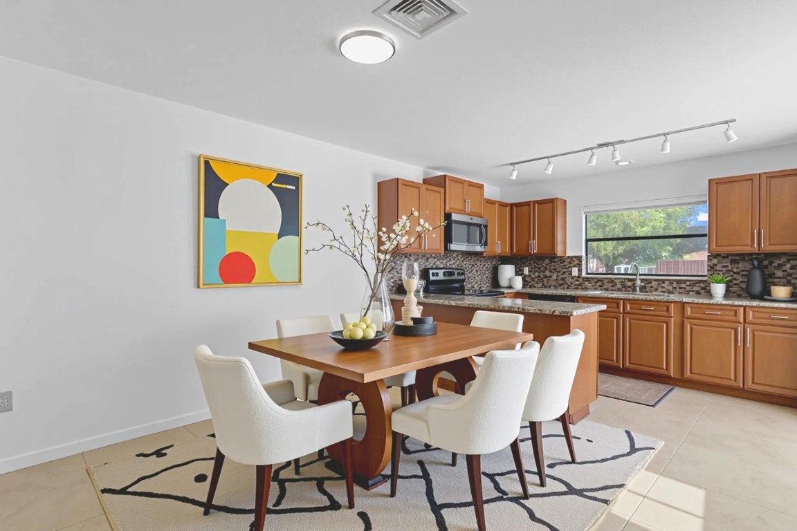 VILLAS AT WOODLAND GREENS - Residential