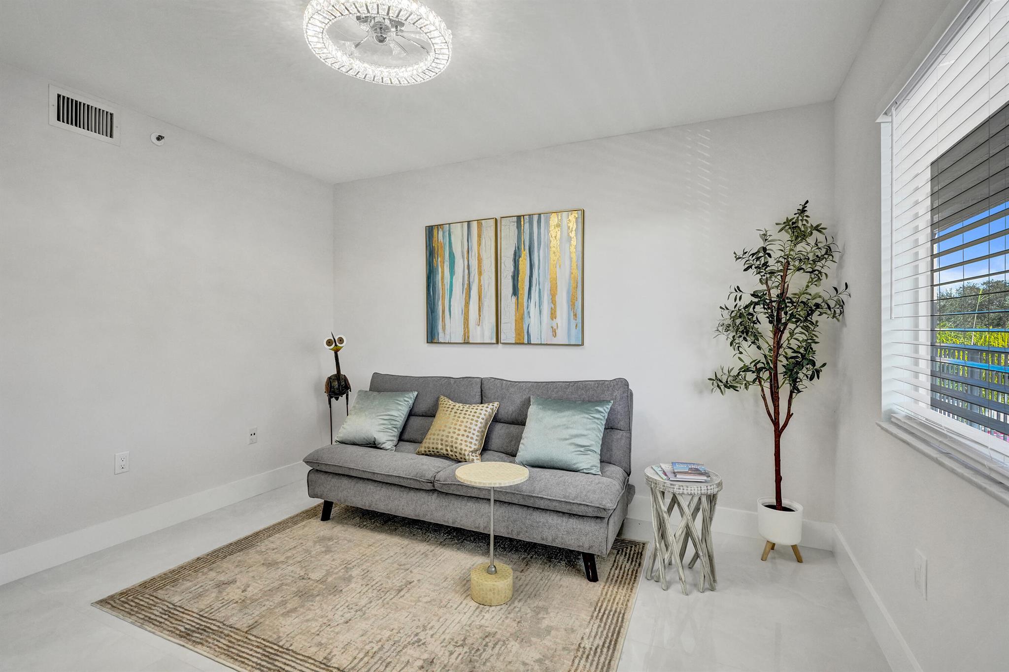 HUNTINGTON POINTE - Residential