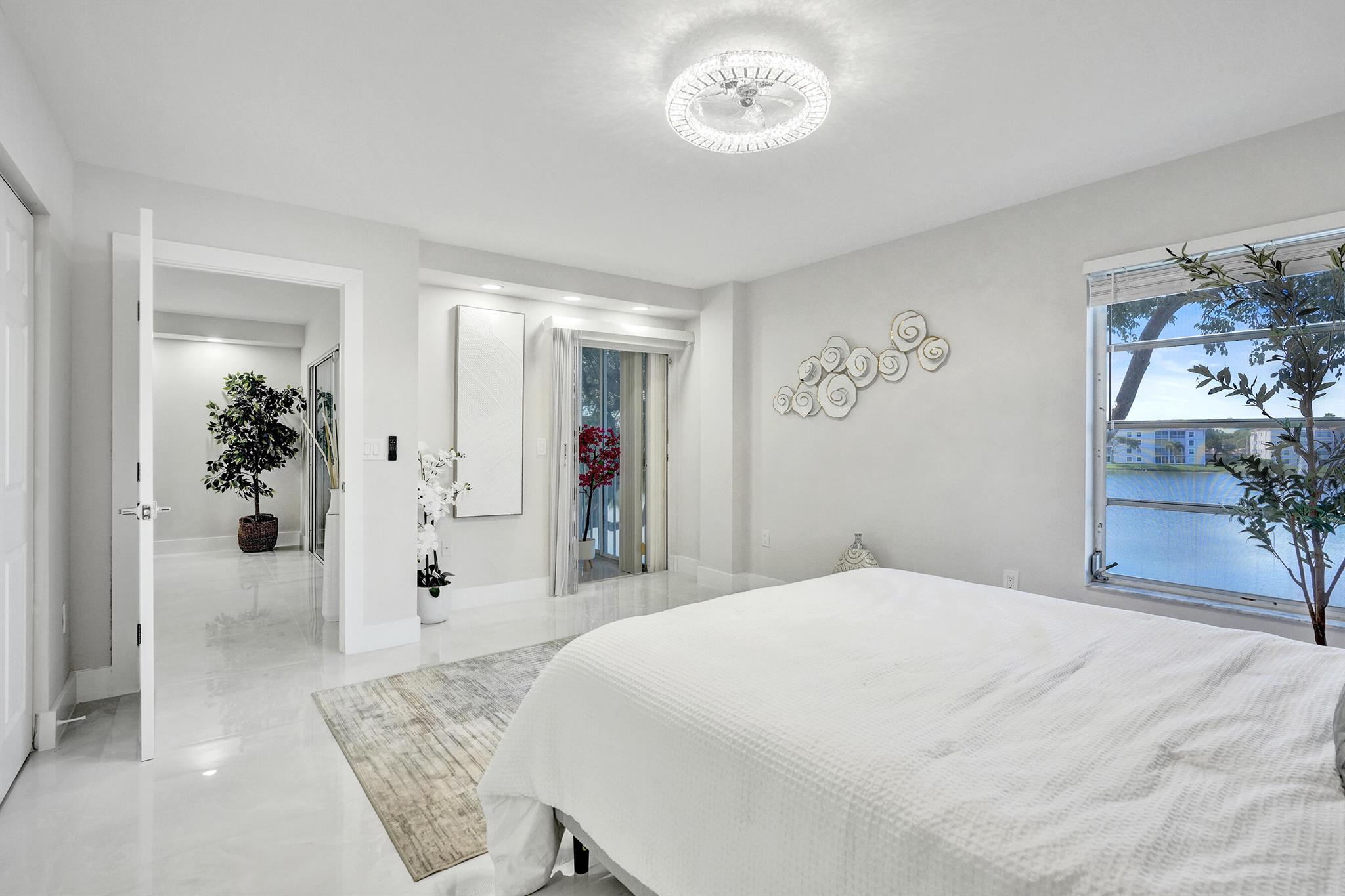 HUNTINGTON POINTE - Residential