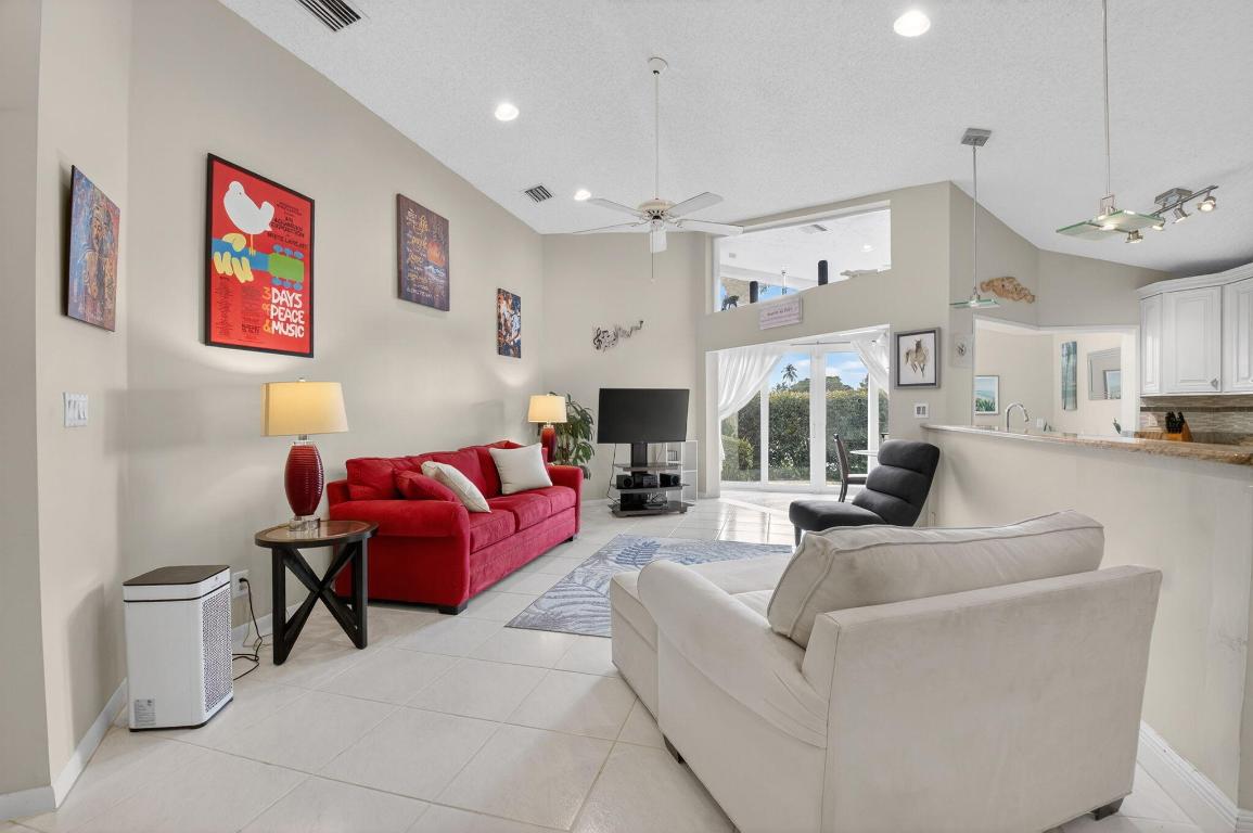 SAWGRASS LAKES HOMES, Lakeridge - Residential