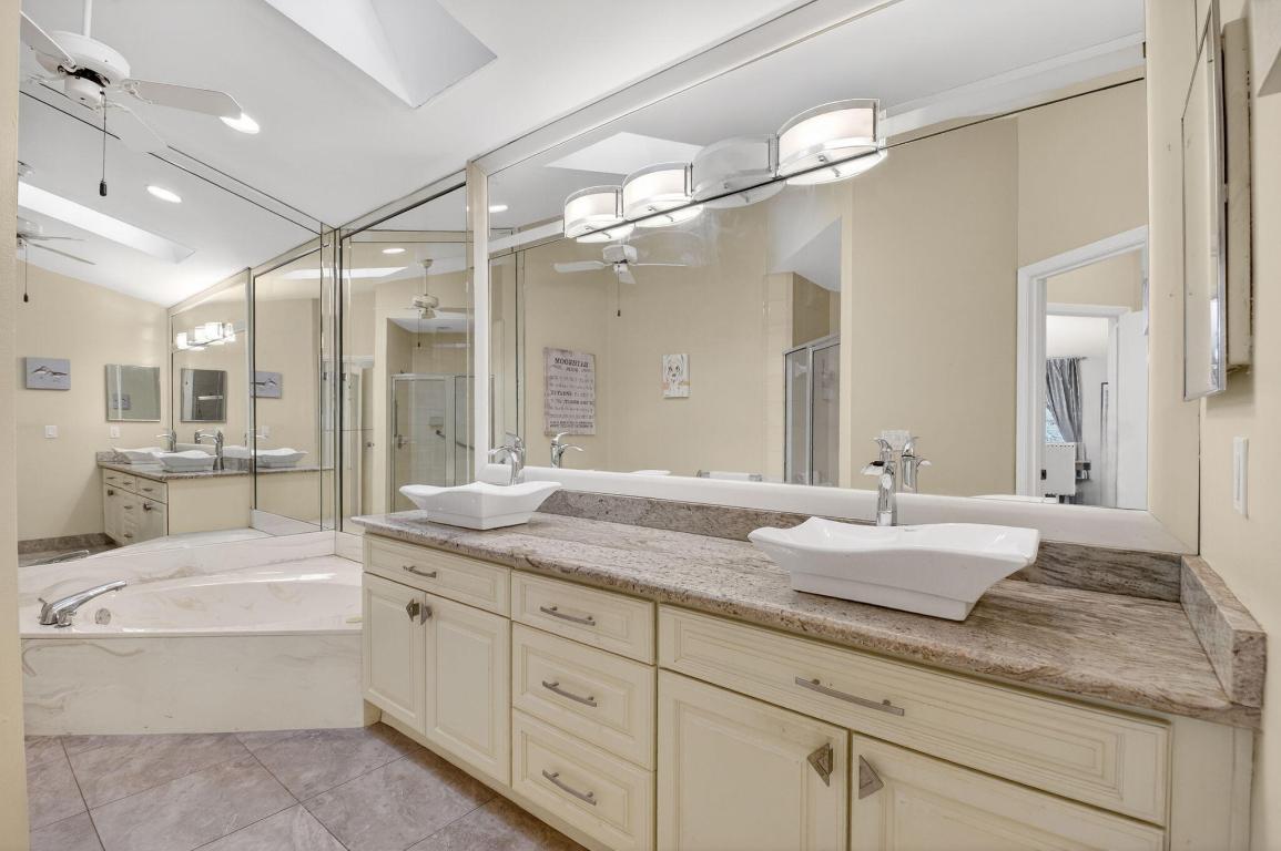 SAWGRASS LAKES HOMES, Lakeridge - Residential