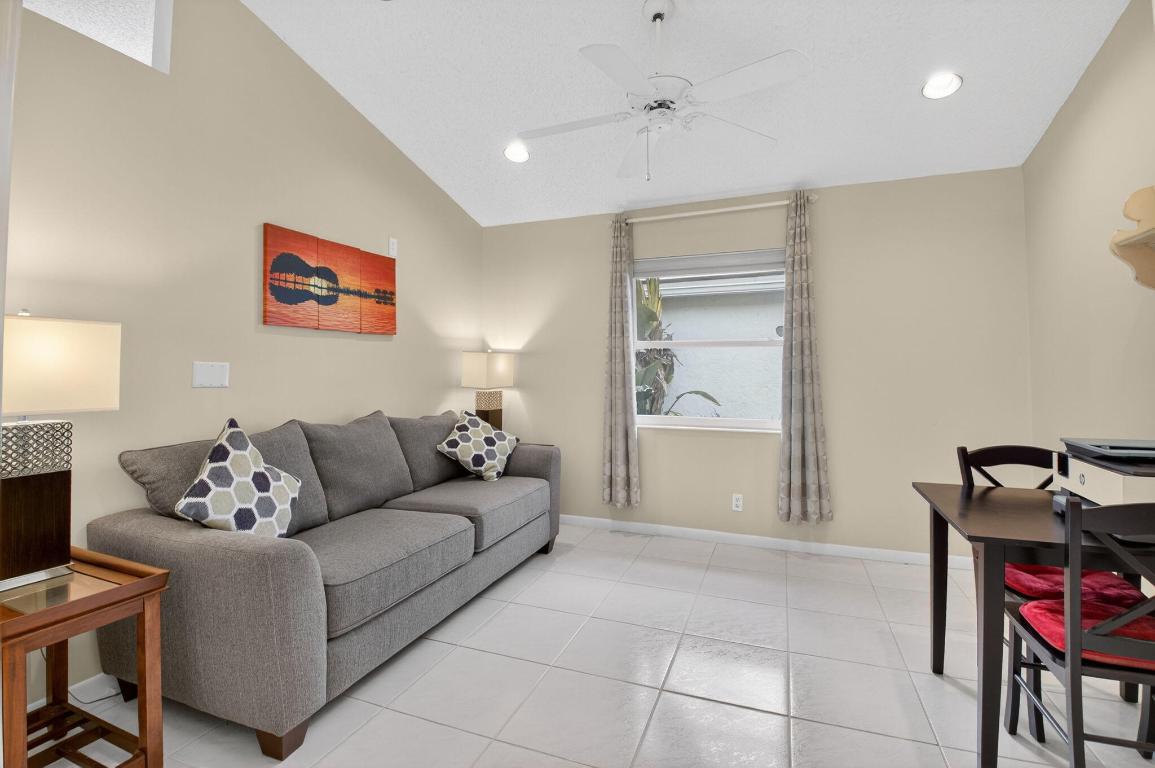 SAWGRASS LAKES HOMES, Lakeridge - Residential