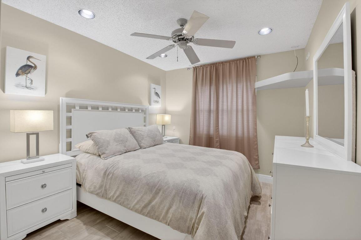 SAWGRASS LAKES HOMES, Lakeridge - Residential