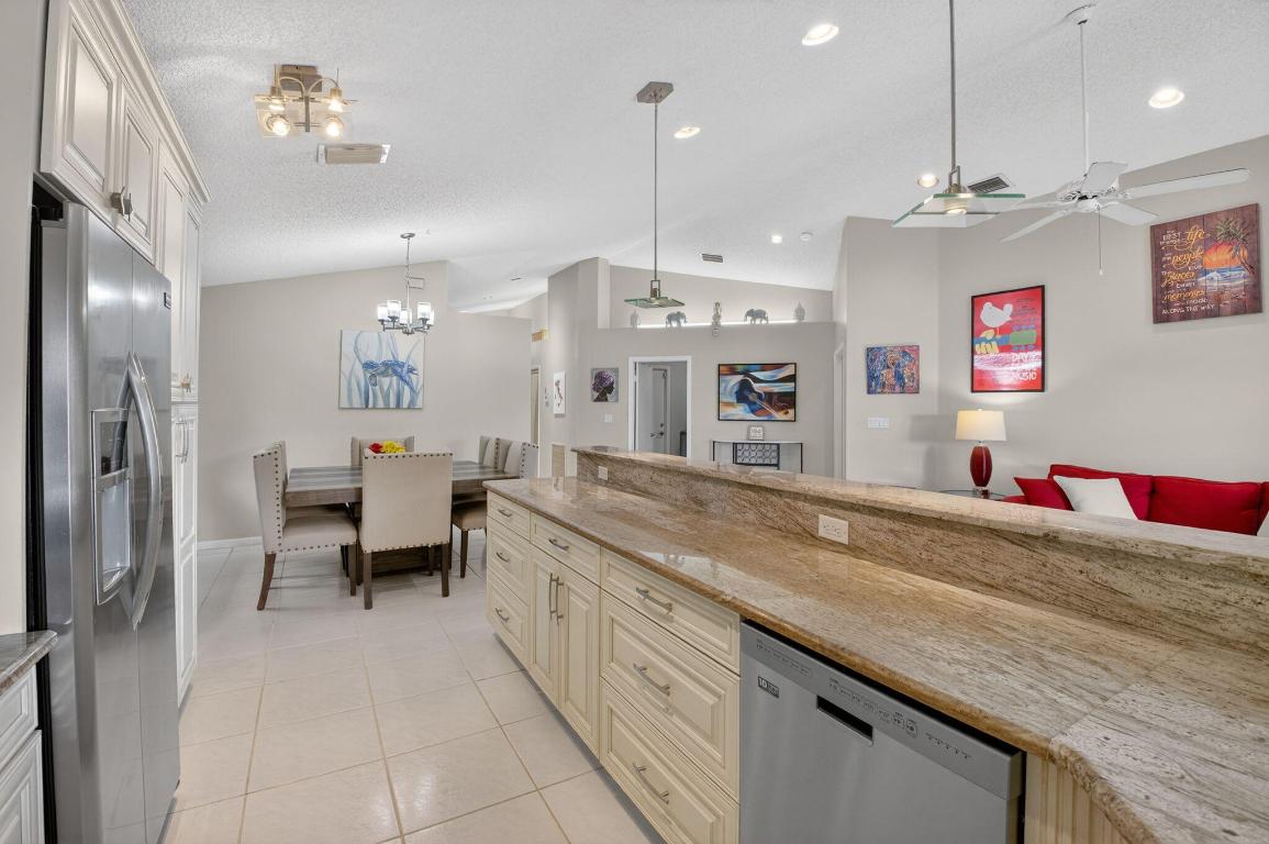 SAWGRASS LAKES HOMES, Lakeridge - Residential