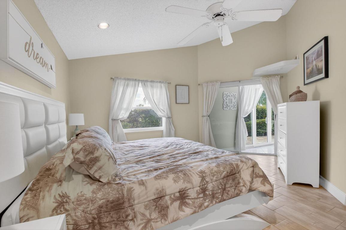 SAWGRASS LAKES HOMES, Lakeridge - Residential