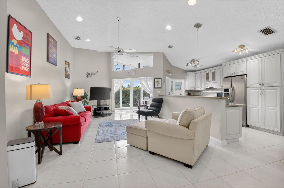 SAWGRASS LAKES HOMES, Lakeridge - Residential