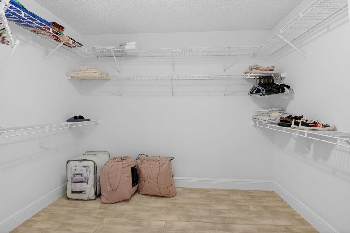 SAWGRASS LAKES HOMES, Lakeridge - Residential