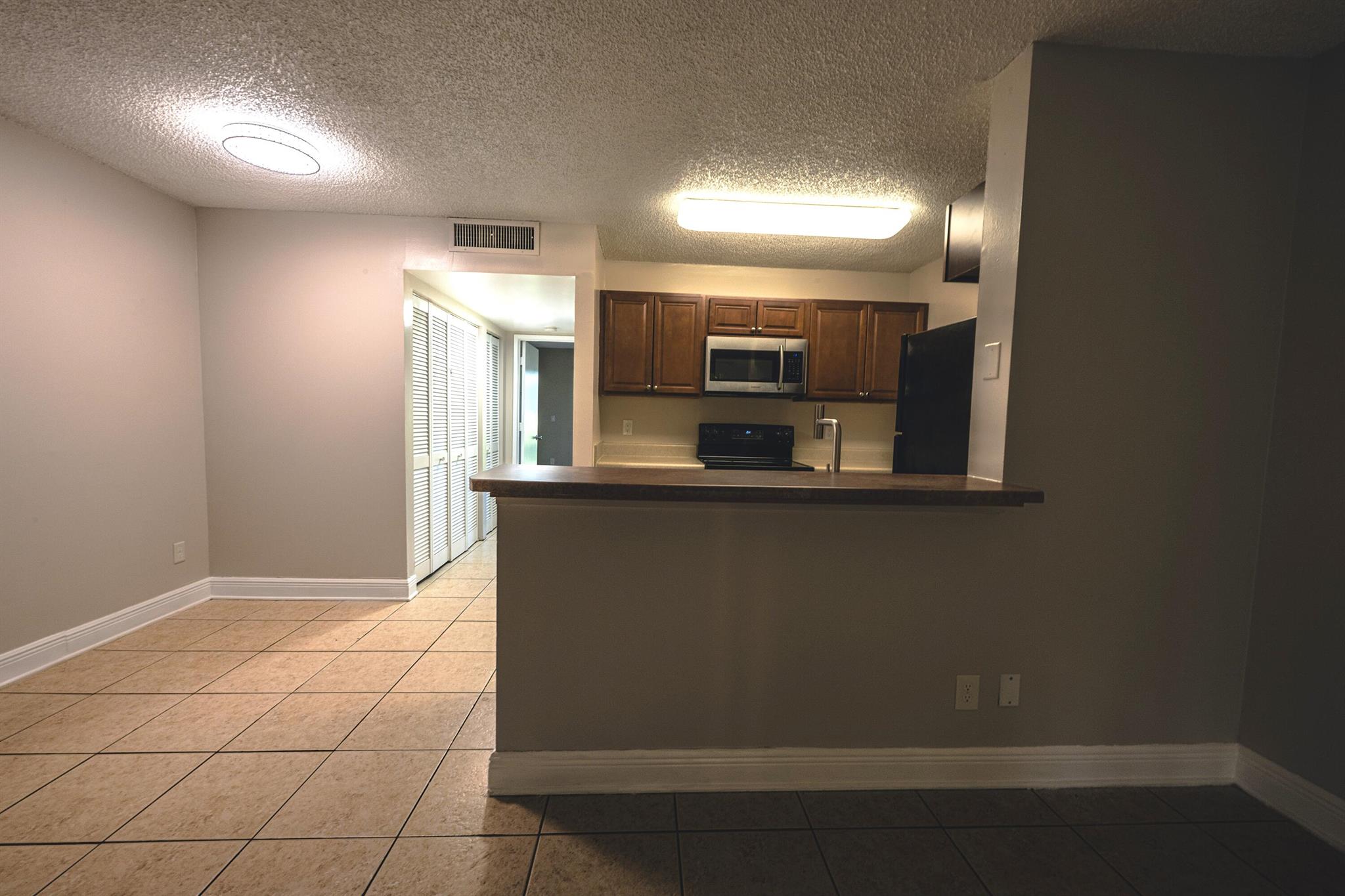 MEADOWS ON THE GREEN COND - Residential Lease